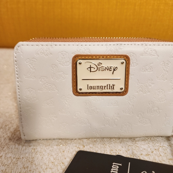 Loungefly I Heart Disney Dogs Dog House Lenticular Lady, Pongo, Rodger Wallet - Picture 6 of 13